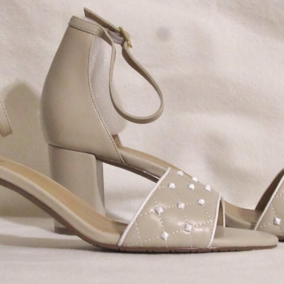 NEW Ladies VANELI Beige Leather Sandal Heels Shoes 9 1/2 M 9.5 Orig $175 - Picture 3 of 7